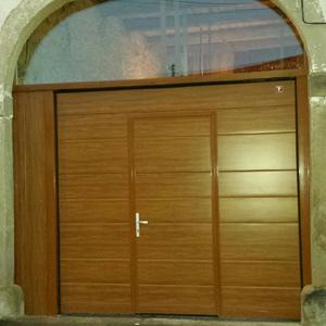 Porte de grange après rénovation